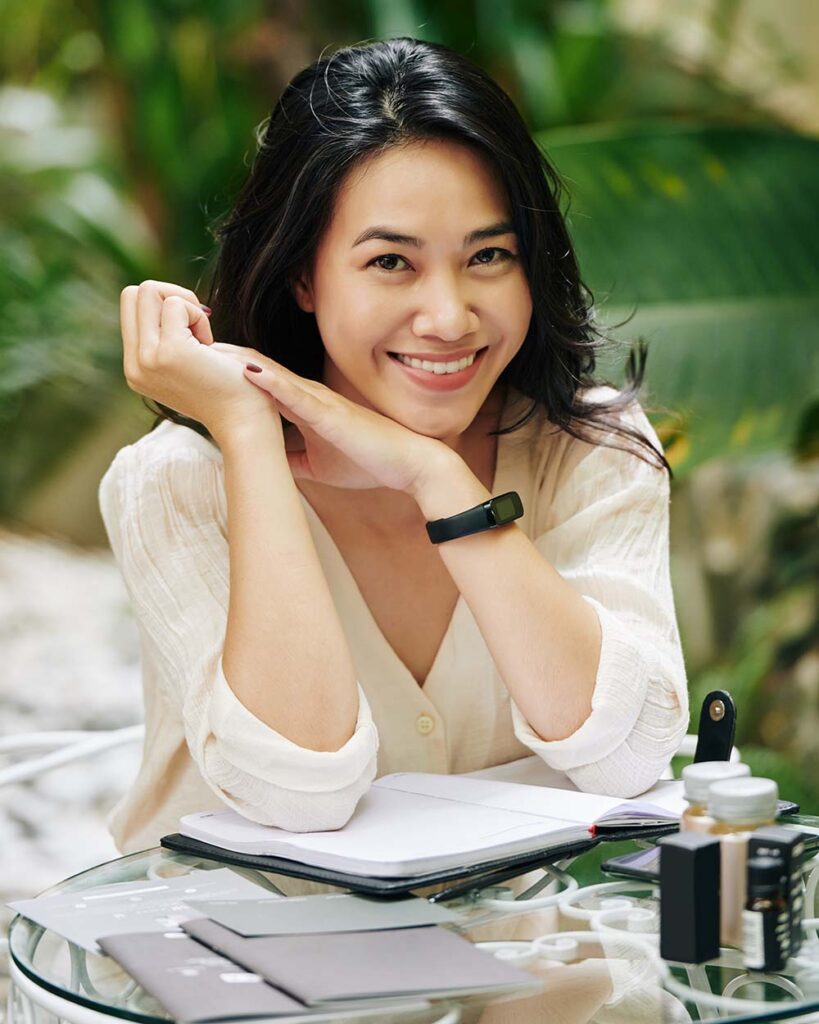 Free Daily Love Tarot Reading 2 lovely young woman sitting at table G6CUGES