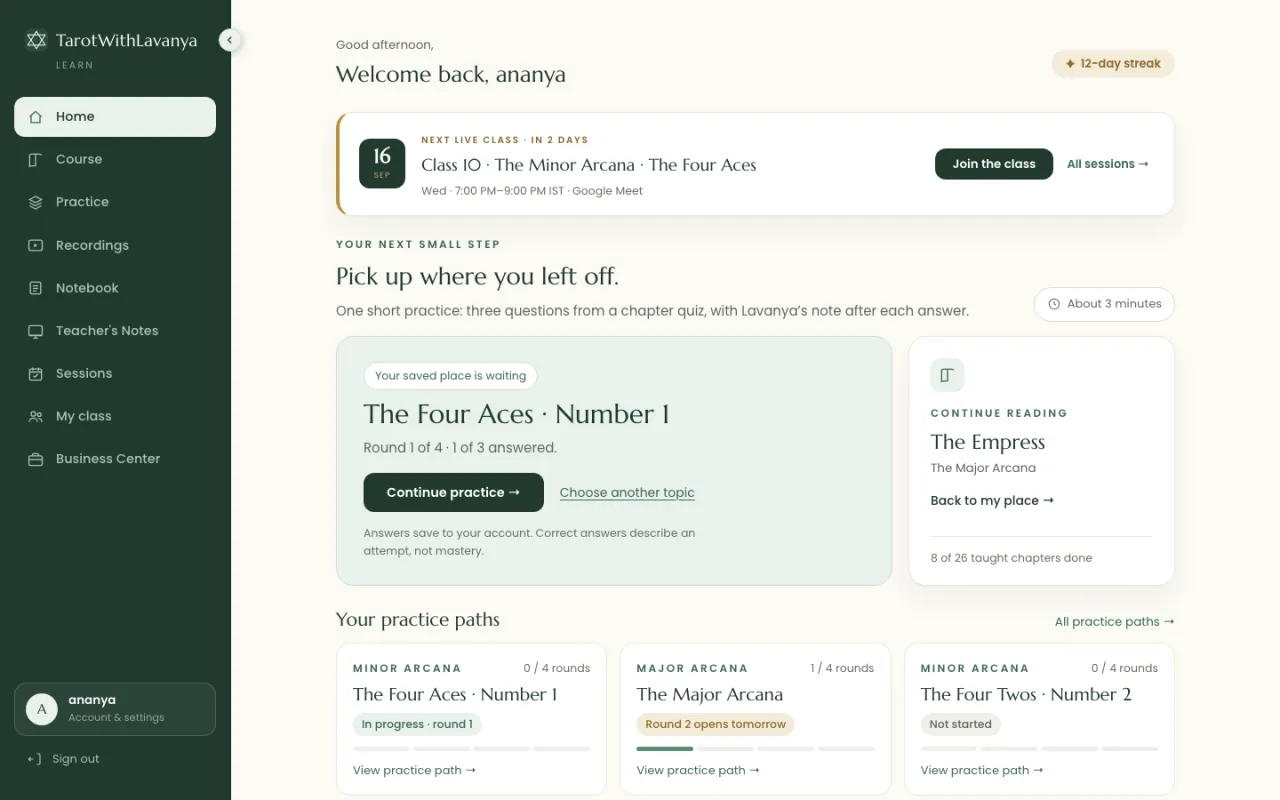 The Learn app home screen: the next live class, a practice round to continue and the chapter to resume.